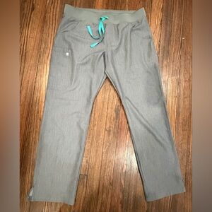 Figs Technical Collection Kade Light Gray Cargo Scrub Pants Sz L Style T21004